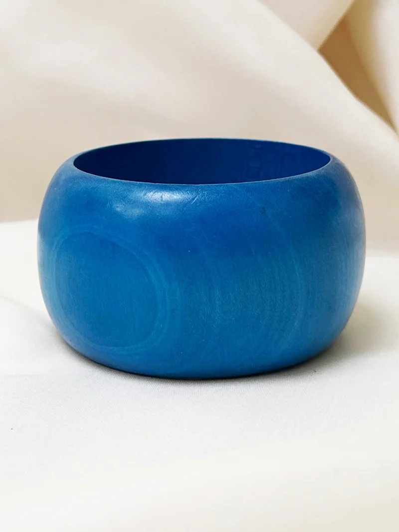 Brede blauwe houten bangle - 51Dnspod | Smaakvolle damp – Verzendkosten vrij vanaf 40€ Brede blauwe houten bangle - 51Dnspod | Smaakvolle damp – Verzendkosten vrij vanaf 40€